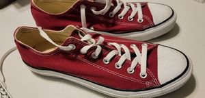 Converse size 11 BURGUNDY low tops , VGC+ lightly worn,  EXCELLENT CONDITION